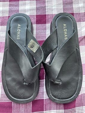 ALOHAS Black Leather Thongs Flip Flops (slight platform to make you taller) GUC